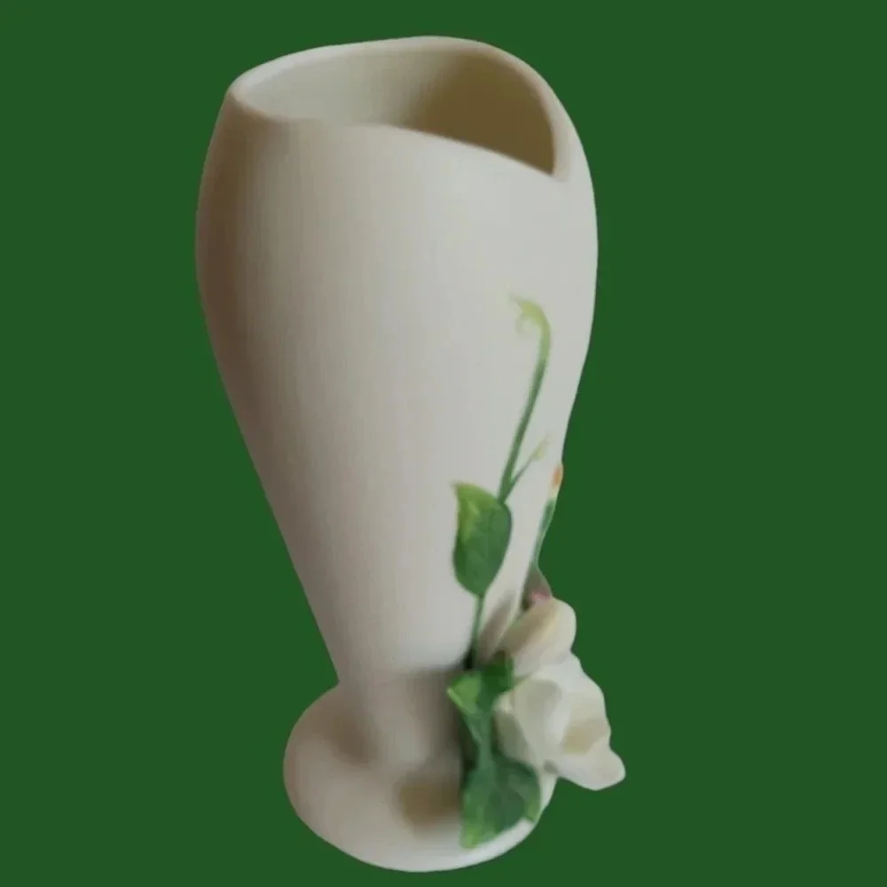unbranded vase 3d